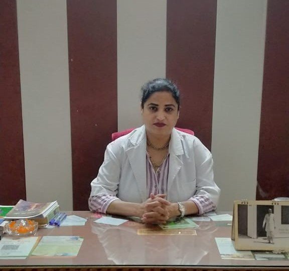 Dr. Monica (PT)